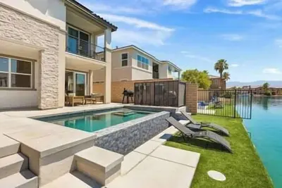 Image de Luxurious Lakefront Retreat