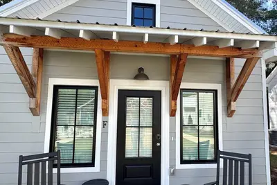 Image de New Luxury 1br Cottage in Downtown Auburn!