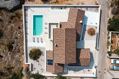 Image de Villa Royal Stone avec Piscine, à 350m de la plage