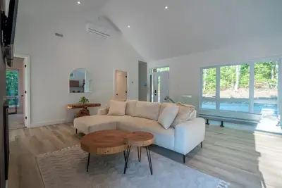 Image de Le Timothée | Nouveau chalet avec piscine/jacuzzi/Billard près de Tremblant