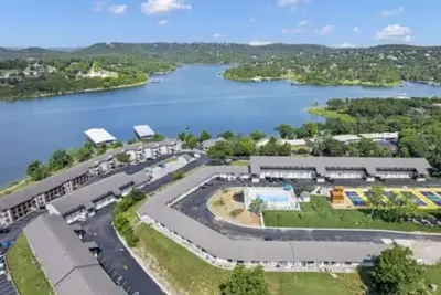 Image de Sunset Retreat at Kimberling City - pet friendly, ground floor condo, lake view