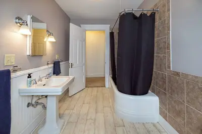 Image de Spacious 4-bedroom house in Downtown Erie