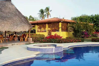 Charming 3-bedroom countryside Villa in Rio Grande with Pool, WiFi, Ac