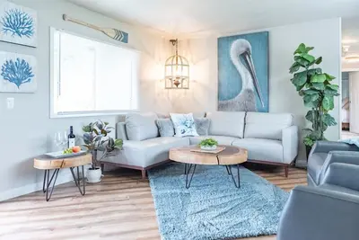 Image de Cozy and Stylishly-Walk To The Beach - Sleeps 5