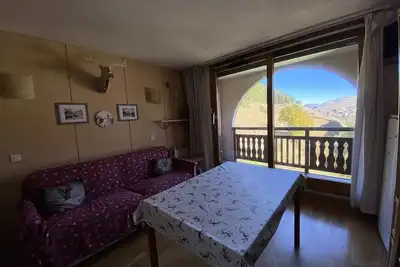 Image de Appartement T2 skis aux pieds avec vue sur les montagnes et place de parking privée couverte