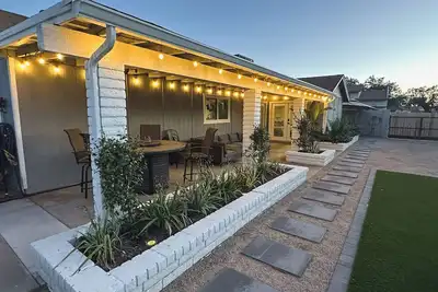 Image de Gilbert Gem: Spacious 2br + Hot Tub & Yard