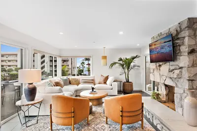 Image de Steps to Sand Luxury, Ocean Views, Walk to Everything