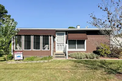 Image de Four Blocks to Beach! 3 Bedrooms, 2 Bathrooms on Madison Ave
