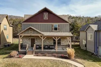 Image de Canoe Creek Lodge: 2 Pools, Private Hot Tub and Game Loft in Branson Canyon