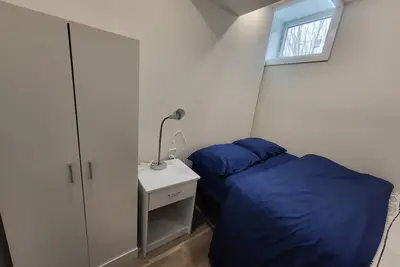 Image de Renovated 2 Bedroom basement apartment with separate entrance