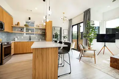 Image de Trendy Home w/Garage - Walkable to Shops + Food