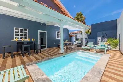 Image de Renovated 4br2ba w\/ Private Pool in Prime Location