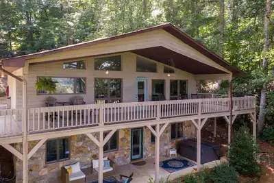 Image de Fairway Gem at Spruce Pine - Ev charge port, hot tub, fishing access