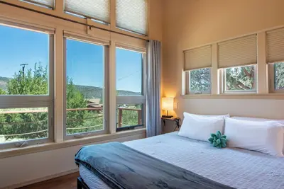 Image de Hot Tub, Pool, King Bed, Views, Easy Access to Sedona! @ Stargazer Cottage!