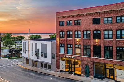 Image de One Bedroom King with views of the heart of downtown.