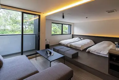 Image de Family room modern kitchen with stove / Oshimagun Kagoshima