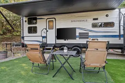 Image de Cozy Rv on private wooded property w/ Ac, WiFi, firepit, & close to amenities