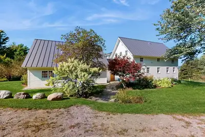 Image de Modern farmhouse in classic Vt orchard setting - stunning sunsets & location