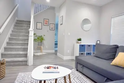 Image de Charming & Cozy Haven Near Oak Park Brewing!