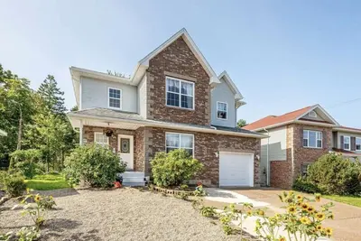 Image de 4-bedroom house in adorable family friendly Halifax with WiFi