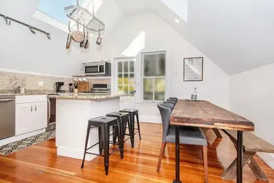 Image de Bright Boston Getaway  | Near T