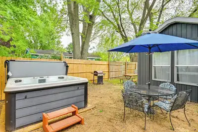 Image de Benton Harbor Home 3 Mi to Beach: Grill & Yard