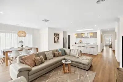 Image de Modern Seaside Escape on the Coast