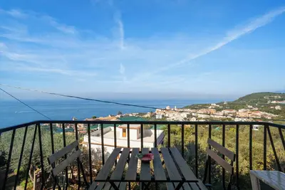 Image de Appartement 'Sguardo Sul Golfo' avec vue sur mer, Wi-Fi et climatisation