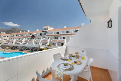 Image de Appartement de vacances 'Sky Paradise Las Floritas' avec piscine partagée, terrasse privée et Wi-Fi