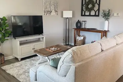 Image de Modern 2-bedroom townhome with fenced yard in welcoming Taylor