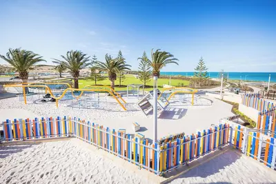 Image de Modern Stylish Beach 4 bed 2b House close to the Beach! !