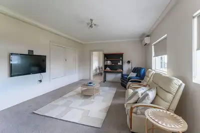 Image de Cosy and Comfortable Unit with Parking & Wifi