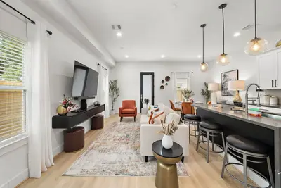 Image de Near Dt & Med Center Townhouse | WiFi Games Pets