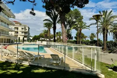 Image de Évasion à Cannes : Vivez le rêve en Bord de Mer. Parking privé et Climatisation