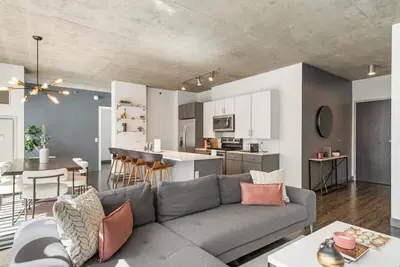 Image de Group Retreat: 2 Units, Location near Museums