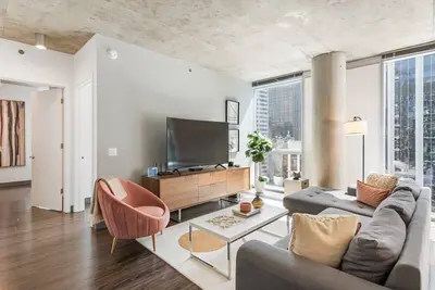 Image de Designer Combo: The Loop 2x 3br, Group Stay, Views