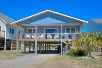 Image de 4 Bedroom 2 Bath House, 2nd Row, Ocean Views, Dog Friendly, Sleeps 8