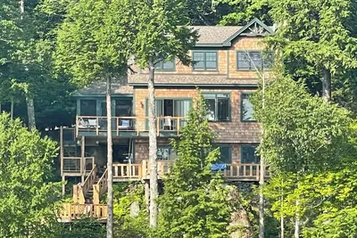 Refined Sunapee Lakefront Home for Weekly Rental