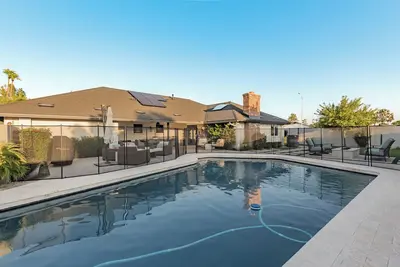 Image de New Listing South Scottsdale Designer Chic