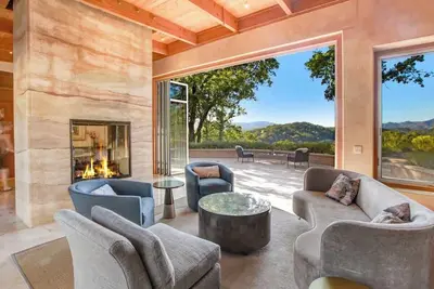 Image de Modern Luxury with Vineyard View, Pool & Spa