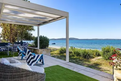 Image de Foreshore Bliss - waterfront luxury accommodation, water views