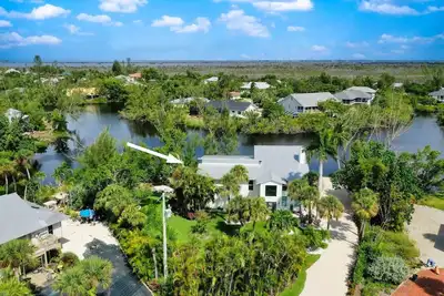 Image de Greek Villa Isle: Luxury Custom-Built Home w/Views