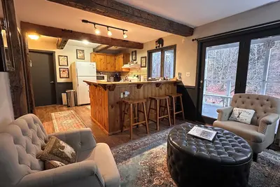 Image de Black Bear Suite - Amazing 2br suite with deck overlooking the Trout River & only 7 minutes to Jay Peak Resort. With Breakfast Included!