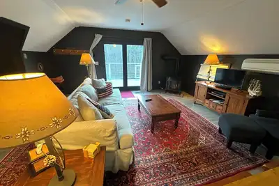 Image de Trout River Suite - Amazing 1br suite with deck overlooking the Trout River & only 7 minutes to Jay Peak Resort. With Breakfast Included!