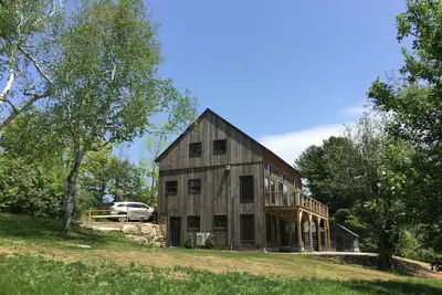 Image de Luxury Barn Retreat — All-Season Escape Awaits!