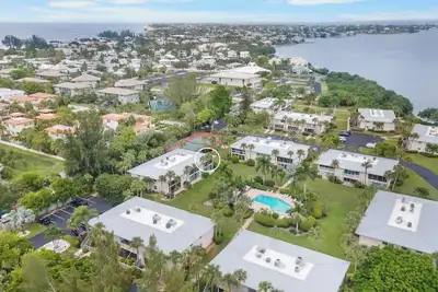 Image de Beachy Butterfly! Poolside Holmes Beach Stay!