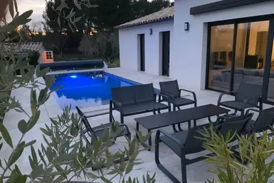 Image de A 9km d'Uzès, gite, villa plein sud avec piscine et climatisation.
