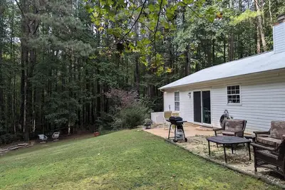Image de Charming 3-bedroom cottage with Ac, WiFi, Fire Pit and Grill in Mooresville.