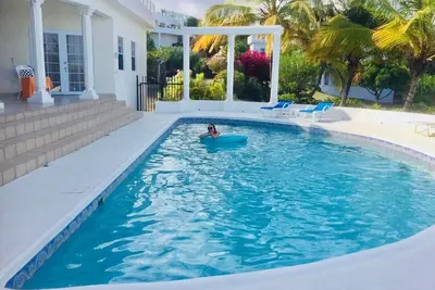 Image de Castles Villa 7 is a Charming 3-bedroom villa with Ac and WiFi in Vieux-Fort. \n