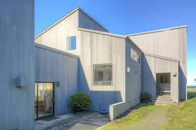 Image de Neel Nirvana | Deck w/ Bbq & Community Pool!